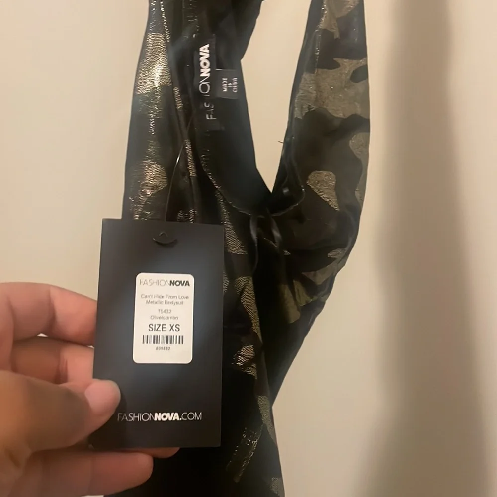 FashionNova 1 Piece Gold and Black Body Suit (XS) - Picture 5 of 5